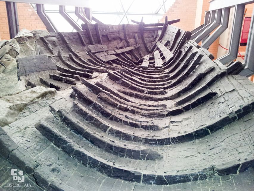 2-Hour Private Tour of the Ruins of Herculaneum - The Grande Palestra Big Gym: a Roman workout space turned evidence field