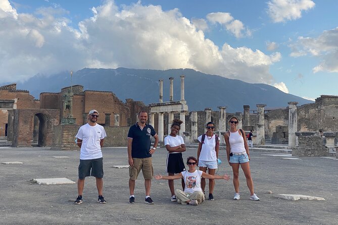 2 Hours Pompeii Group Tour with Archaeologist Guide and Skip the Line - Casa del Menandro: frescoes and the luxury side of town