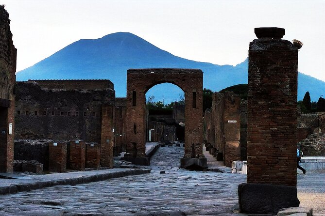 2 Hours Private Tour in Pompeii with Archaeologist - Key highlights at a glance