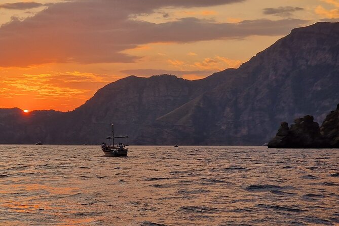 2 Hours Sunset Cruise of Positano - On-Board Comfort: Traditional Gozzo Feel, Toilet, Towels, and Prosecco