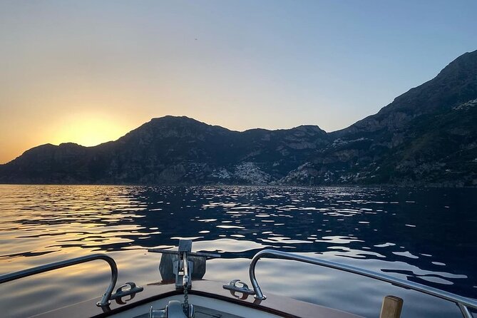 2 Hours Sunset Cruise of Positano - Music at Sunset: Using the Bluetooth Speaker Without Losing the Mood