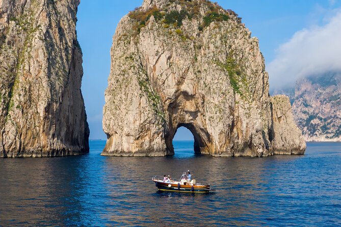 3-hour private boat tour of Capri - What the onboard inclusions mean during a sea tour