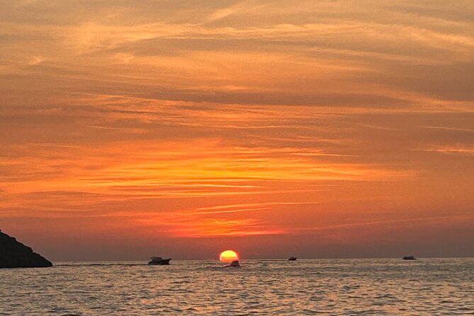 3-Hour Private Sunset Boat Tour in Sorrento - The included snacks and drinks, and why this matters for real comfort