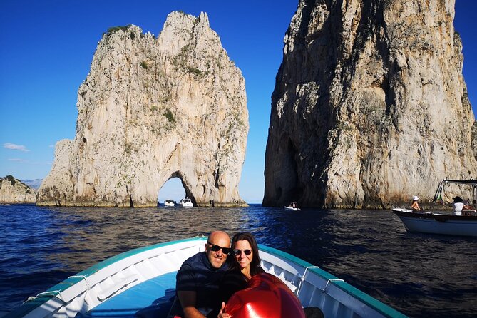 3 Hours Private Boat Tour of Capri with Pasta and Prosecco - Stop 2: Grotta Rossa, the short coral-cave hit