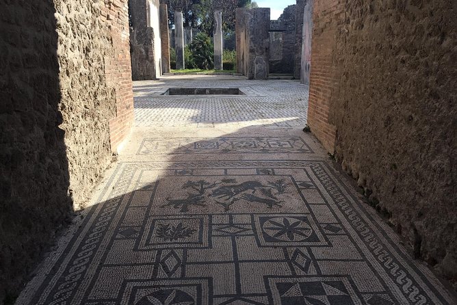 3-Hours Private Walking Tour in Pompeii with an Archaeologist - Hidden spots off the tourist routes (and why that matters)