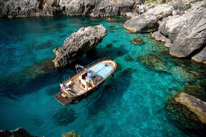 4 Hours Private Boat Tour of Capri - Key highlights