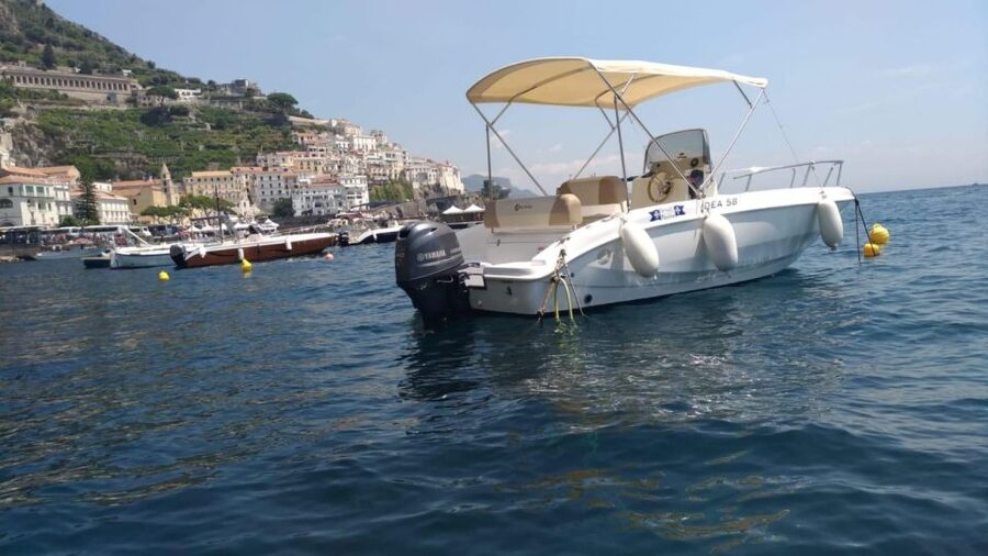 Amalfi: boat rental no license - The comfort math: 5 people max, and what that means in practice