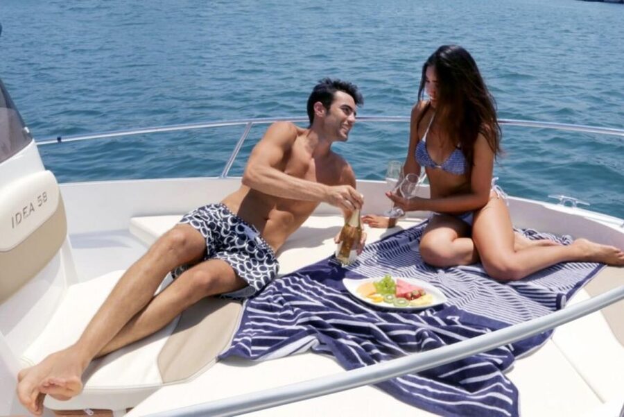 Amalfi: boat rental no license - The Capelli/Idea 58 layout: where you’ll actually spend your time