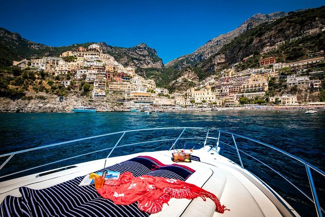 Amalfi Coast by Boat - Getting on board in Positano, and why the first minutes matter