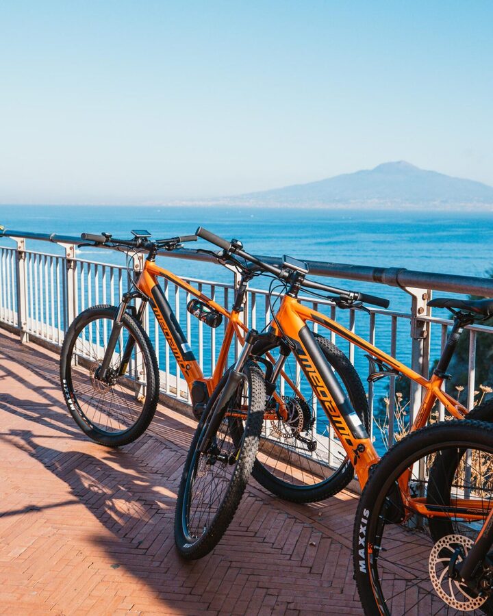 Amalfi coast: E-bike tour from Sorrento to Positano - Arriving in Positano: narrow streets and colorful sea-facing charm