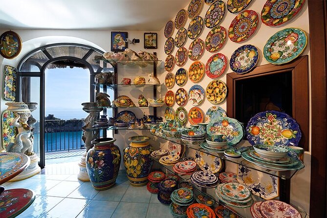 Amalfi Coast Half-Day Tour from Sorrento - How the driver helps when the coast gets crowded