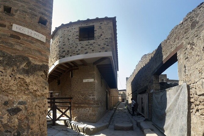 Amalfi Coast: Pompeii Small Group with Skip the Line Tickets - Entering Pompeii: the skip-the-line advantage and how guided time is managed