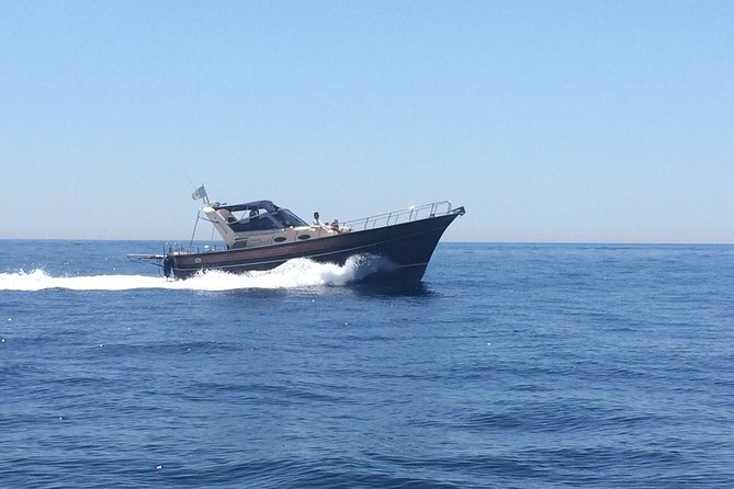 Amalfi Coast PRIVATE boat excursion from Positano - Sailing past Praiano, Furore Fjord, and the Arco degli Innamorati
