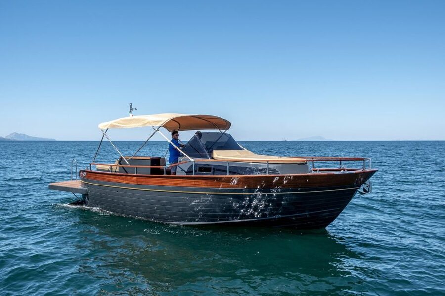 Amalfi Coast: Romantic Sunset Cruise with Music & Cocktails - What to watch for: cruising style, food, and cocktail service