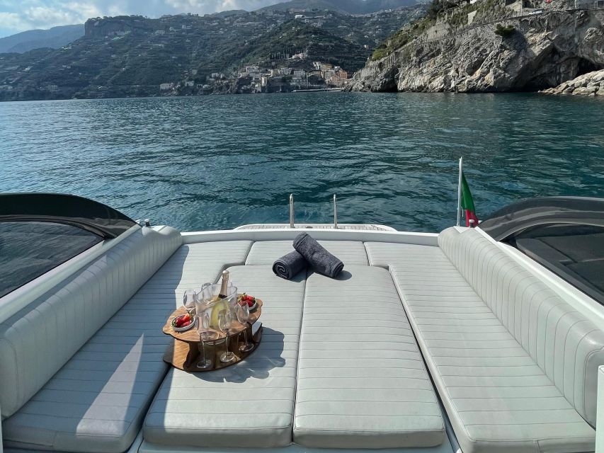 Amalfi Coast: Scenic Boat Private Tour with Aperitif - Price and value for a group up to 10