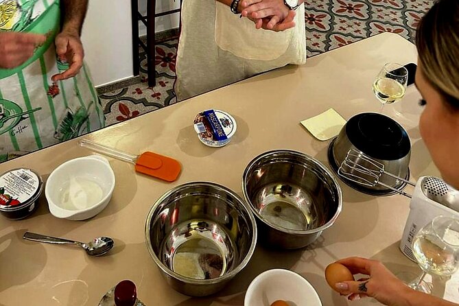 Amalfi: lezione di cucina su pasta, mozzarella e tiramisù - English Instruction and Small-Group Comfort