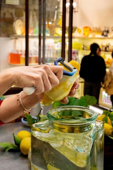 Amalfi: Limoncello Factory Visit with Instructor and Tasting - Snacks that actually fit the lesson