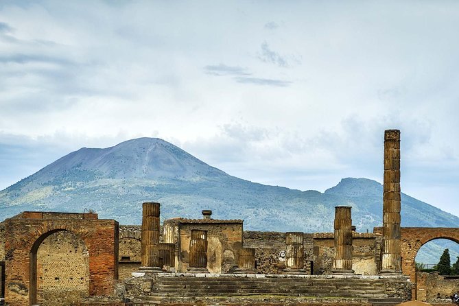Ancient Pompeii Private Tour: Skip the Line & Kid-Friendly Option - Pompeii for kids (ages 6 to 11): map, stickers, games, and clues