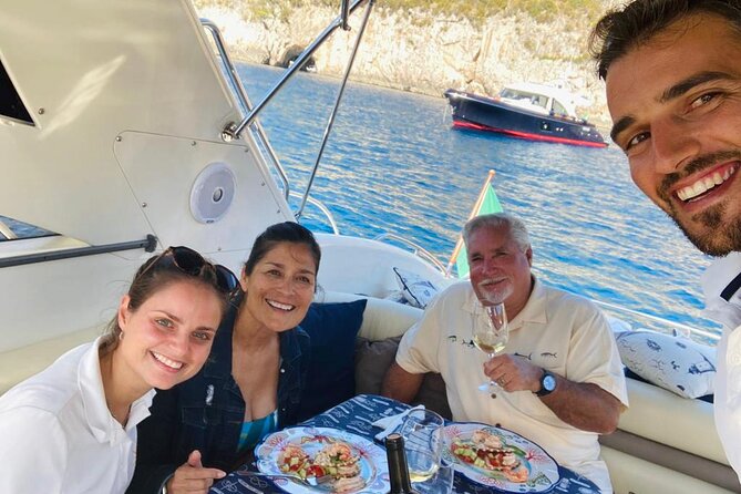 Appreciate the Amalfi coast on a luxury yacht! - Key highlights at a glance