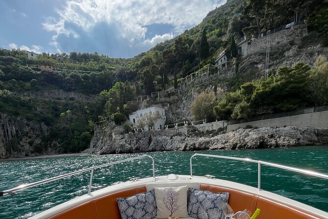 Boat and dinghy rental in Cetara on the Amalfi Coast - Meet-up, docking, and staff help with Jamaica and Aguirre
