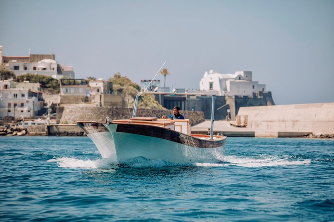 Boat tour of the island of Ischia with a typical Ischia 10-metre launch full day - Why a full-day Ischia boat tour makes the island click