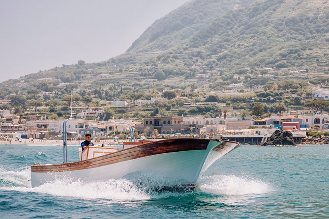 Boat tour of the island of Ischia with a typical Ischia 10-metre launch full day - Getting on board from Forio and what the timing really means