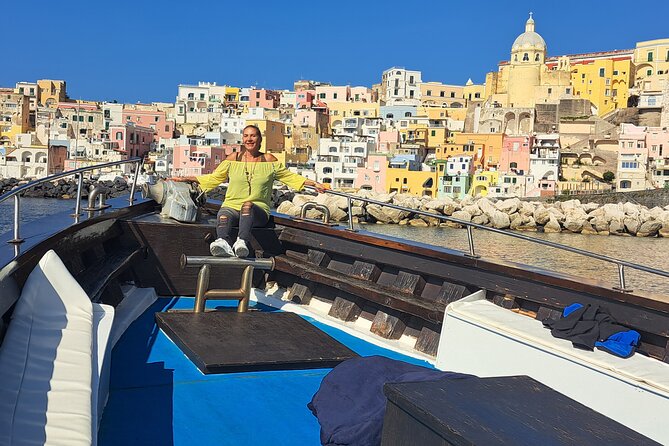 Boat tour with lunch on board to discover Procida - Meeting at La Lucciola, then settling into island time