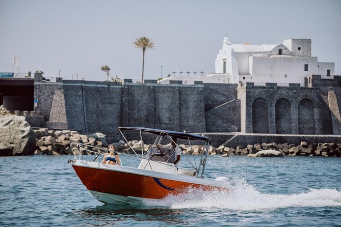 Boat trip on the island of Ischia Terminal Boat 21 - Why Boat 21 feels like the right Ischia format