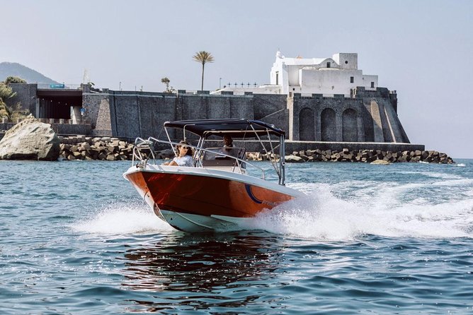 Boat trip on the island of Ischia Terminal Boat 21 - Boat comfort, motion sickness, and how to prepare
