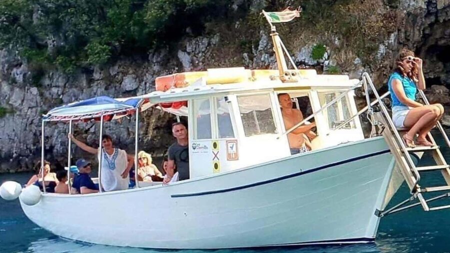 Camerota: boat tour exploring Baia Infreschi - Blue Grotto photo shooting: quick and very camera friendly