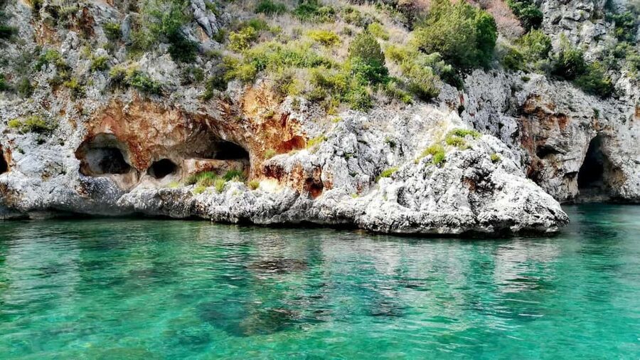 Camerota: boat tour exploring Baia Infreschi - Cala Bianca Bay: the in between stop that frames the bigger sights