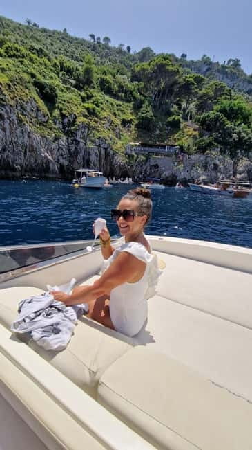 Capri : 2 Hours Private Boat from Capri - Swim and snorkel stops: where the shower and towels matter