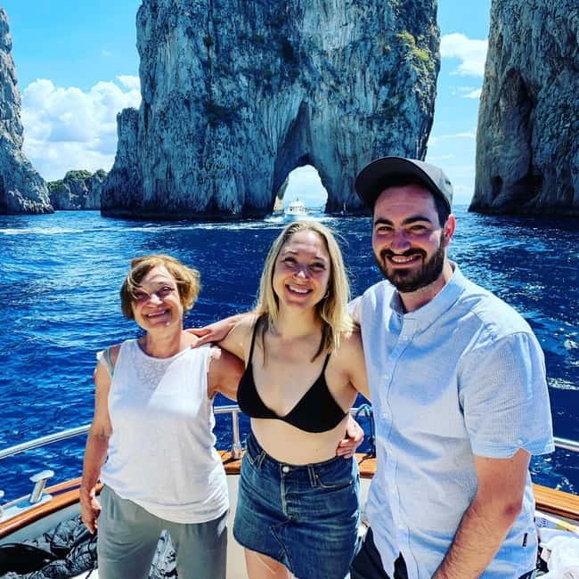 Capri : 2 Hours Private Boat from Capri - The grotto circuit: White, Green, Blue, Champagne, and Heart cave