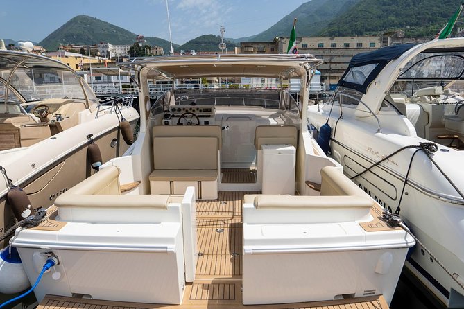 Capri Boat Tour from Sorrento - Speedboat 37ft - Via Camerelle in 1 Minute: How to Make It Count