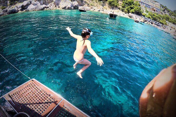 Capri Boat Tour from Sorrento with Limoncello - Green Grotto: the color show that depends on light and conditions