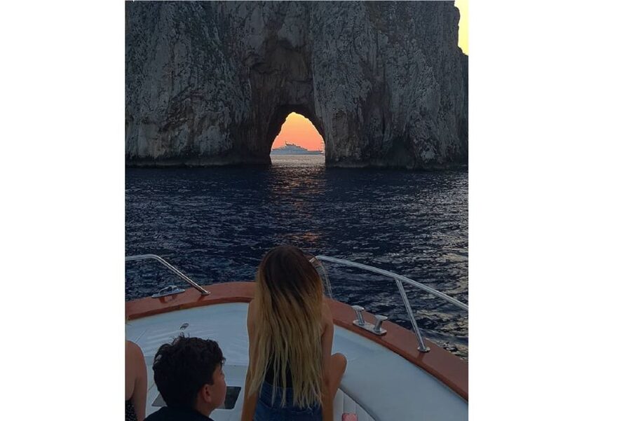 Capri: Day & Night Boat Tour - Captain-led cruise: what the sights look like from the water