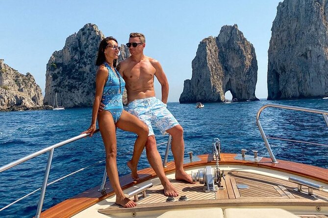 Capri: discover the beauties of the island aboard a Luxury Boat - Sailing past Li Galli and Capri’s Faraglioni, without the ferry squeeze