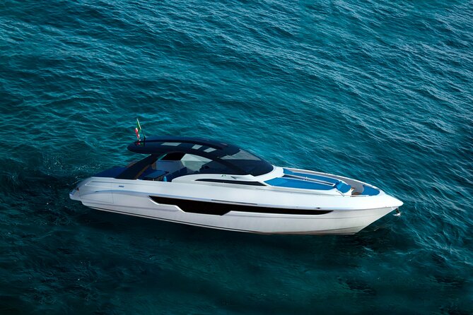 Capri: discover the beauties of the island aboard a Luxury Boat - Capri island time: pier, Piazzetta, and a lunch you choose
