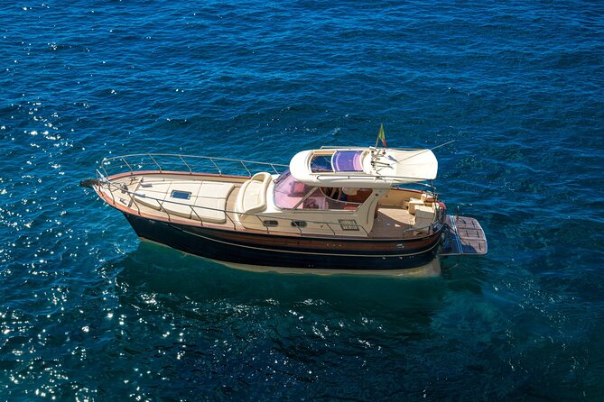 Capri: discover the beauties of the island aboard a Luxury Boat - Who this Capri boat day fits best
