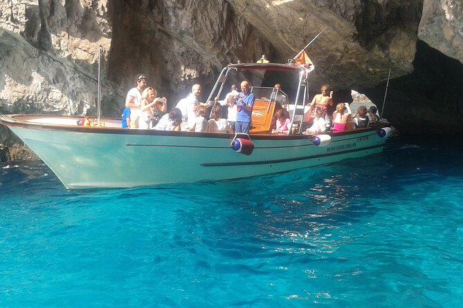 CAPRI - DIY Day Trip Package - BoatTour, BlueGrotto,Bus&Lunch - Meeting at Molo Numero 0 and starting with your boat tour