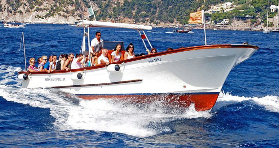 Capri: DIY Day Trip with Blue Grotto, Funicular & Lunch - Back to Capri town: free time in the historic center