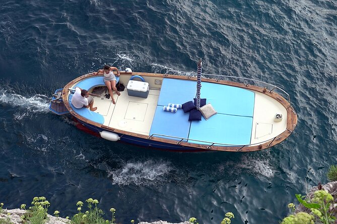 Capri enjoy the Dolce Vita by boat for 4 unforgettable hours! - Meeting at Pasticceria La Vela and what private up to 5 really changes
