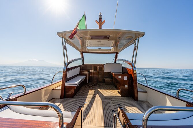 Capri Island Private Luxury Boat – Exclusive Scenic Day Tour - The route around Capri: what the “full circle” is really like