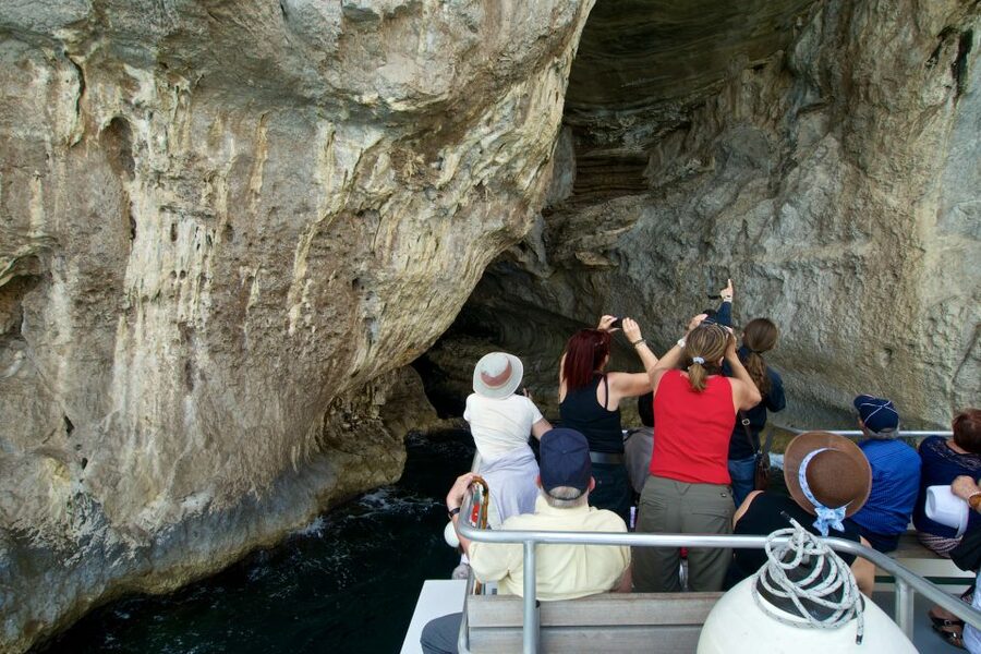 Capri: Island Sightseeing Tour with Blue Grotto Stop - Blue Grotto stop: the ticket, the wait, and the reality check