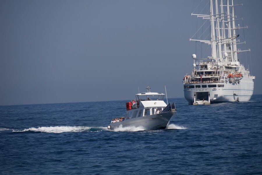 Capri: Island Sightseeing Tour with Blue Grotto Stop - Boat comfort, skipper style, and group vibe