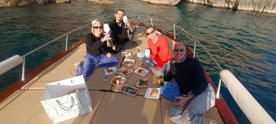 Capri: Private Boat Tour with Skipper - Meeting at Bar Il Gabbiano and getting on the right rhythm