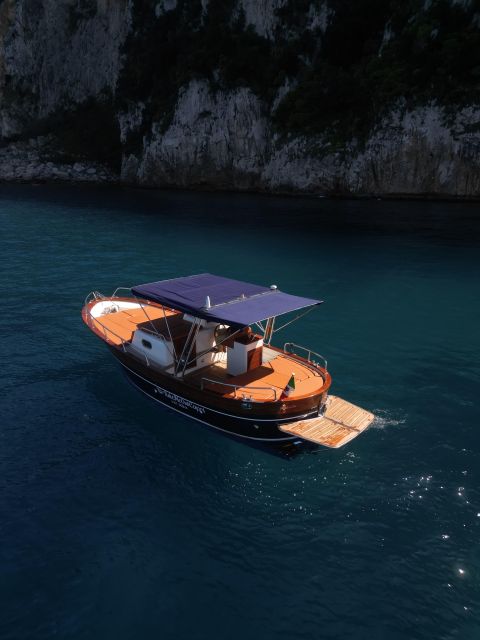 Capri: private boat tour with visit to the caves - Capri by private boat from Marina Grande