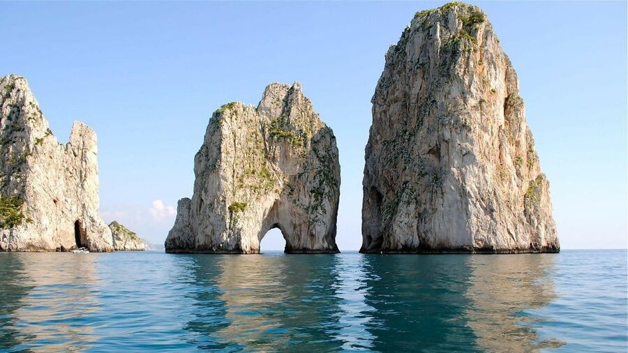 Capri: private boat tour with visit to the caves - Meeting point at La Vela bar and how the timing feels