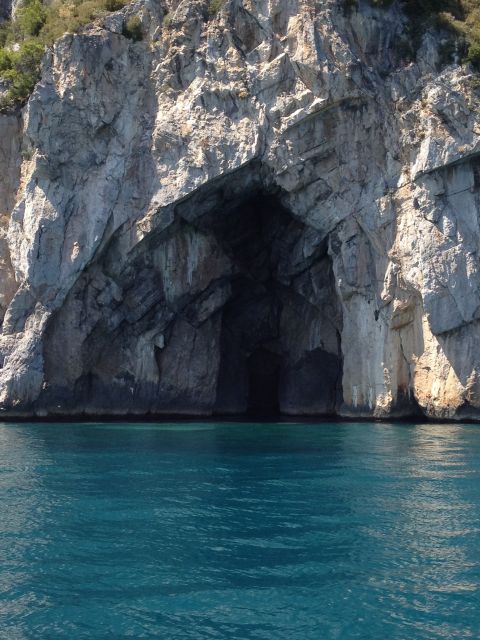 Capri Private Full-Day Boat Tour from Sorrento - Lunch stop and your best strategy for eating well