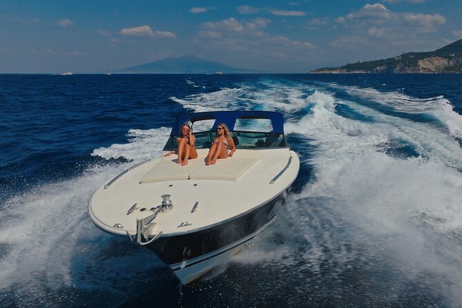 Capri Private luxury Boat Tour - Capri island time: docking, Piazzetta, and a real taste of the island vibe
